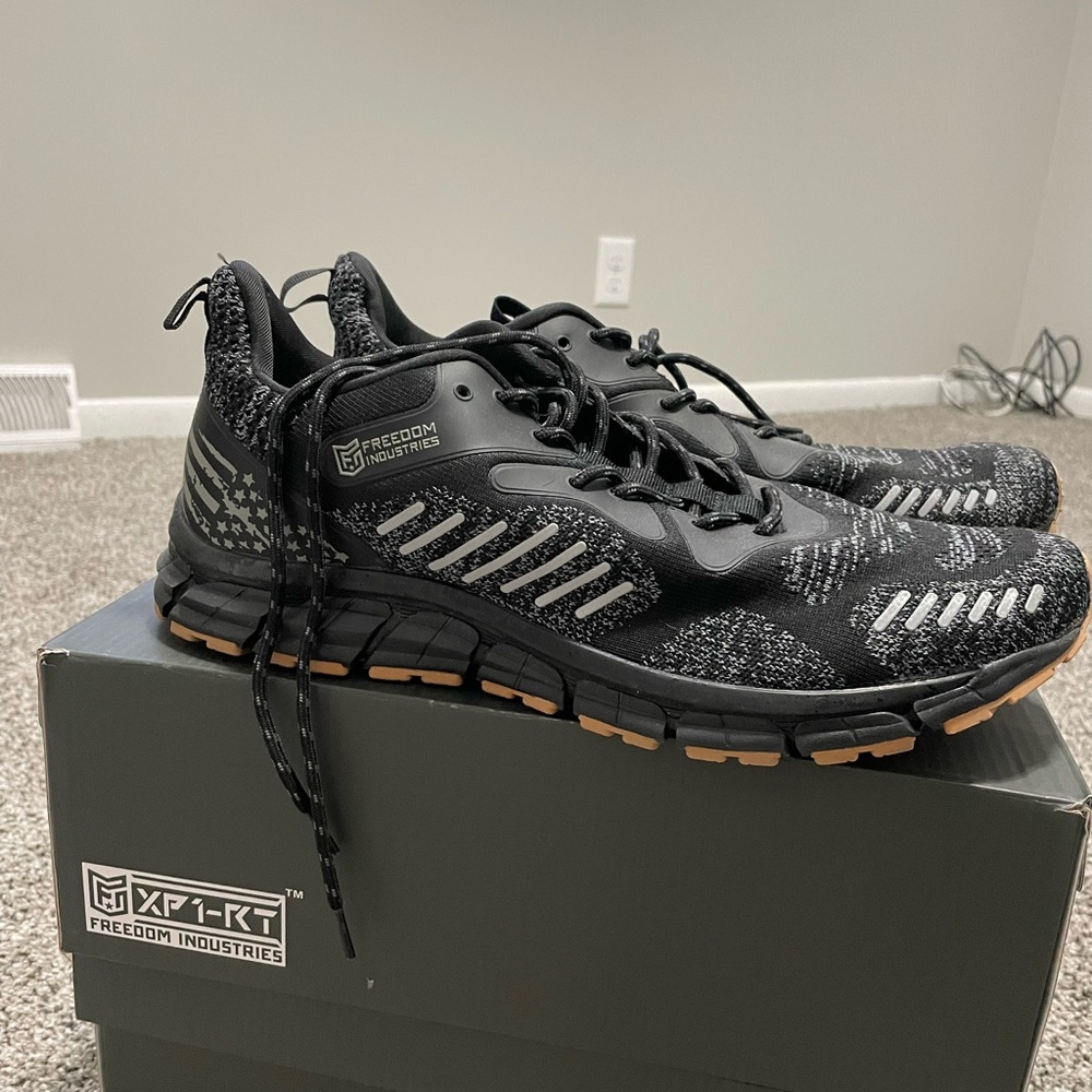 Freedom Shoes mens 13 - new